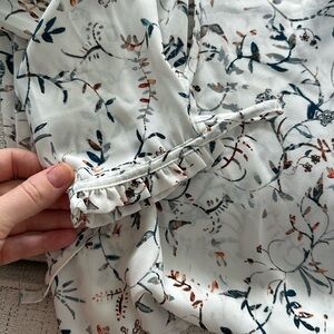 Light material and very cute detailed blouse